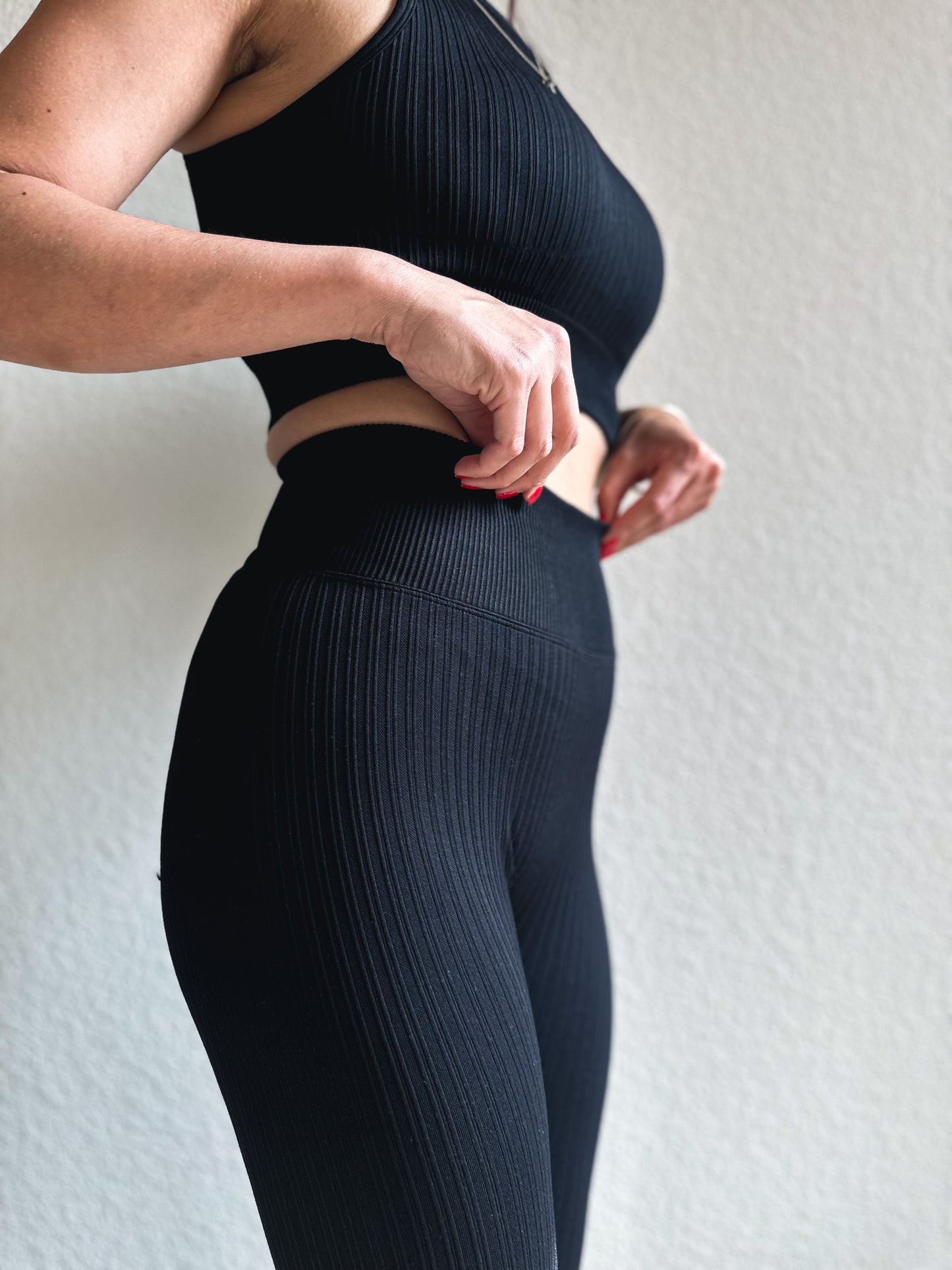 Seamless Ribbed Black Crop Top Bra